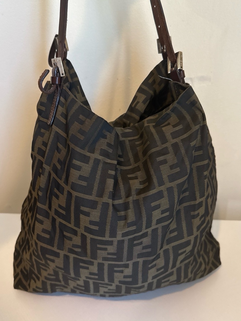 Fendi Leather Tab Accent in Deep Brown & Fendi Wallet bundle! - Picture 5 of 13